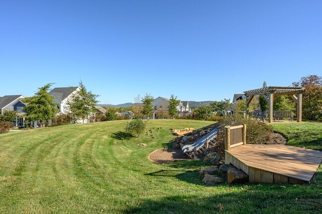 Building Photo - $500 Off 1st Month's Rent! Spacious Dog-Friendly Belvedere Apartment