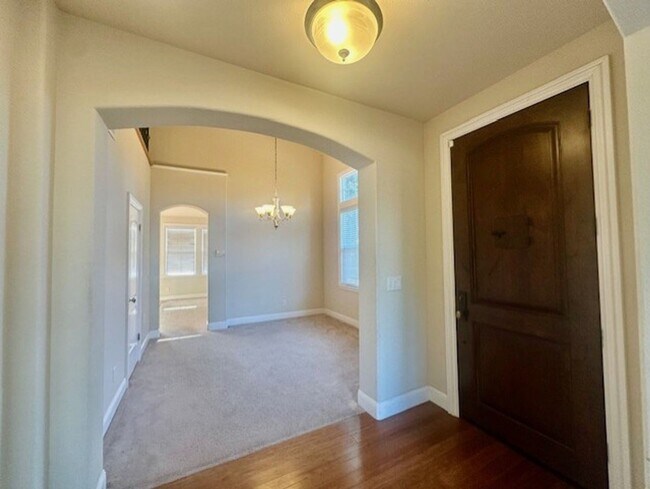 Building Photo - Beautiful Newer Home, Very Clean- Move In ...