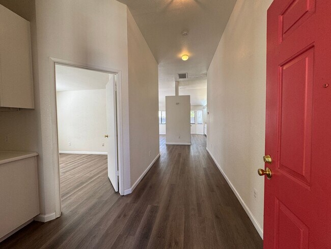 Building Photo - Three Bed, Two Bath Home with a Two Car Garage