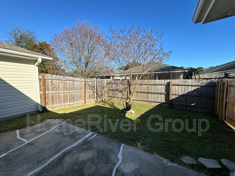Building Photo - 7982 Stonebrook Dr