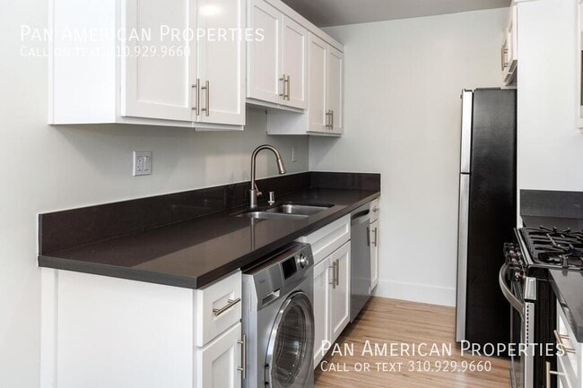 Building Photo - 5136 E Livingston Dr