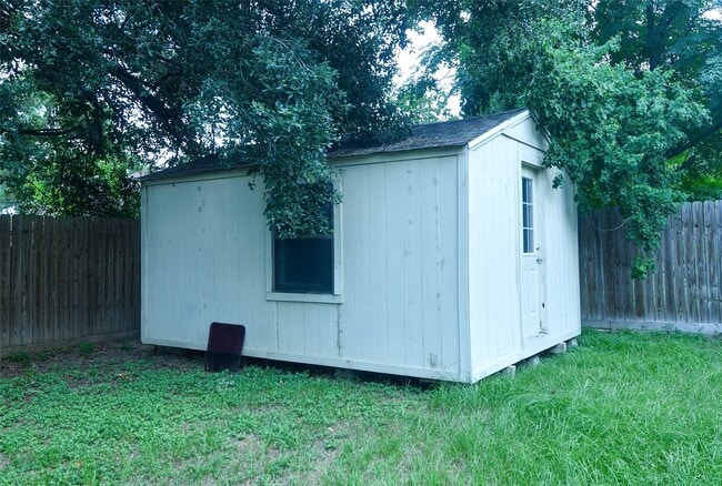 Building Photo - 17902 Autumn Hills Dr