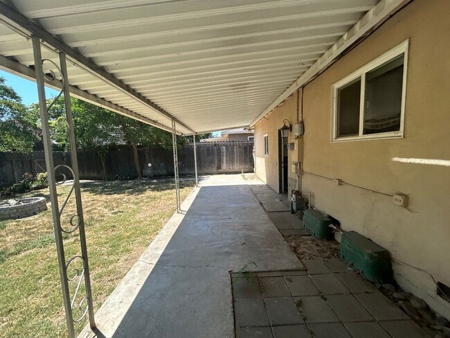 Building Photo - 2114 Fremont Ave