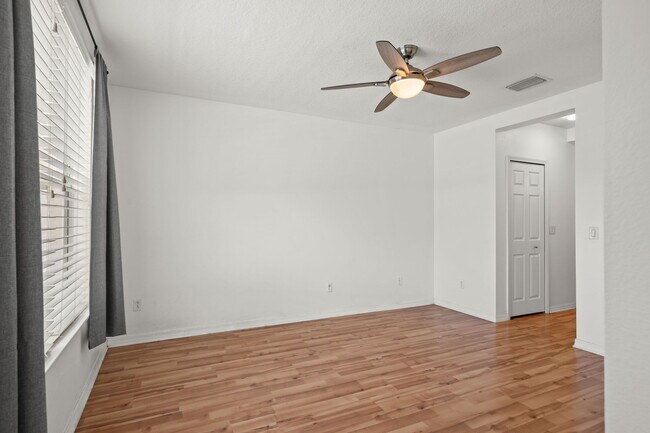 Building Photo - 9720 Carlsdale Dr