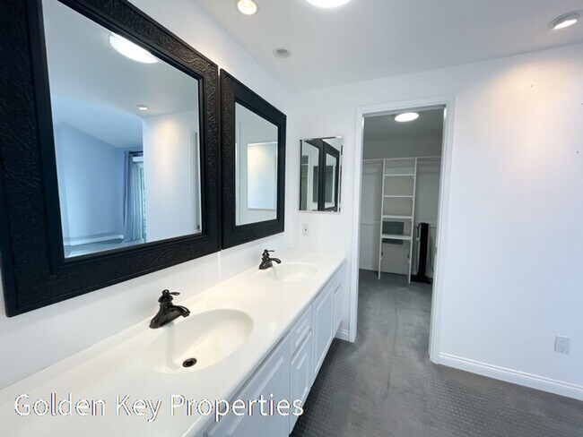 Building Photo - Waterfront Condo on the Buena Vista Lagoon - 5 mins from Carlsbad Village!