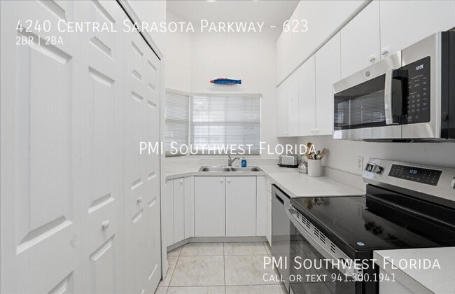 Building Photo - 4240 Central Sarasota Pkwy