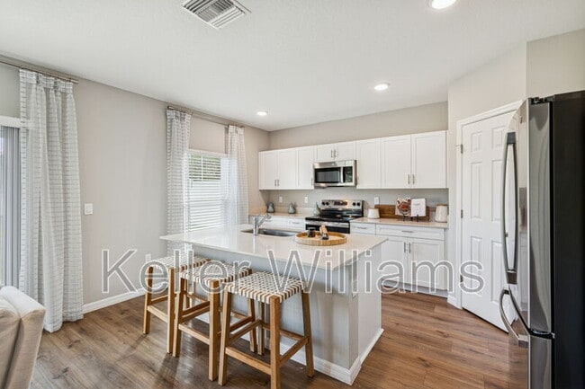 Building Photo - 601 Ambleside Dr