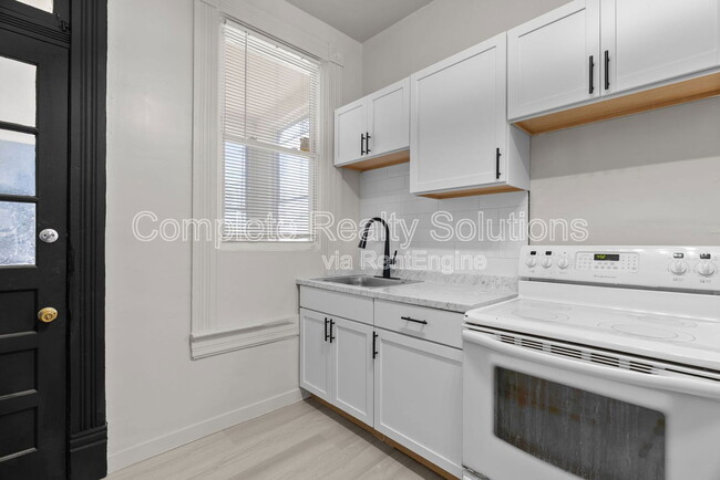 Building Photo - 4038 California Ave