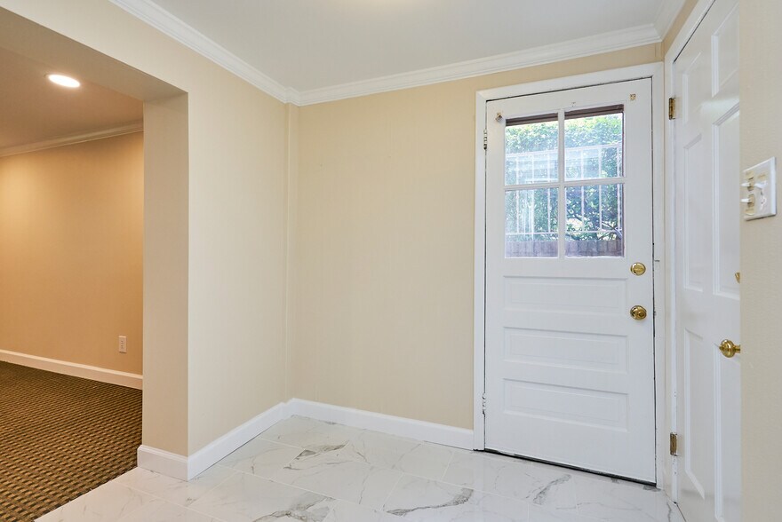 Building Photo - 805 23rd St S