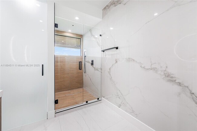 Building Photo - 813 NE 17th Terrace