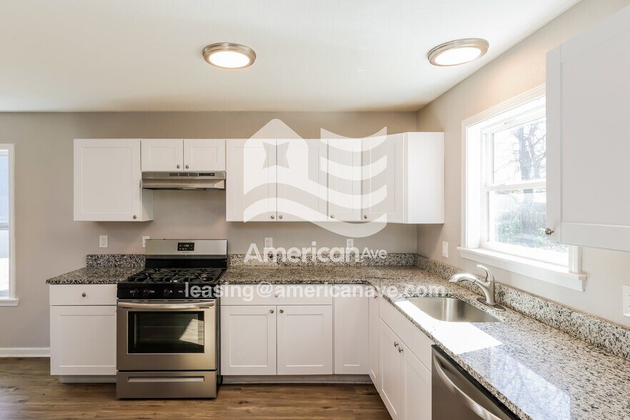 Building Photo - 2218 W Madison St