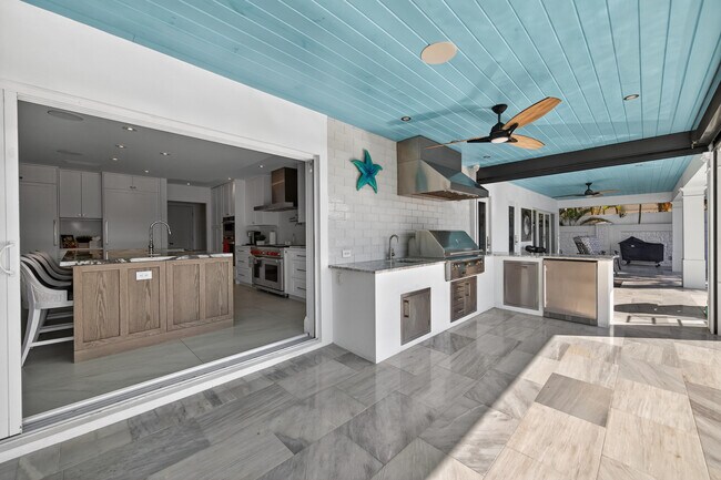 Building Photo - 3109 NE 42nd Ct