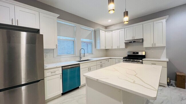 Building Photo - 206 Winchester St