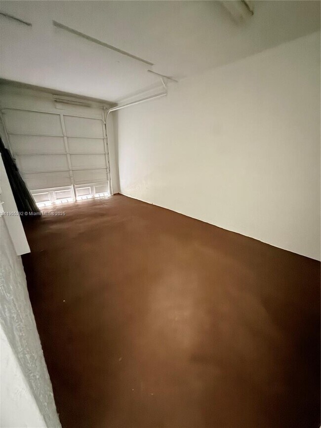 Building Photo - 656 SW 11th St