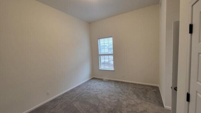 Building Photo - Maintenance free living in Blue Valley School district