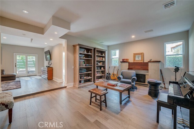 Building Photo - 6049 Rustling Oaks Dr