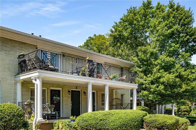 Building Photo - 866 Briarcliff Rd NE