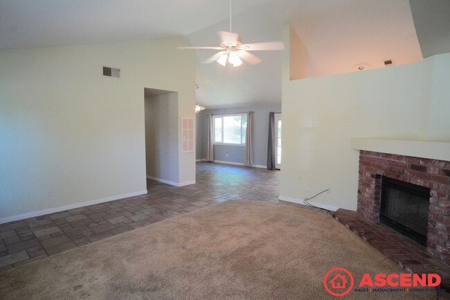 Building Photo - Remarkable Home Near Old River and White Ln!