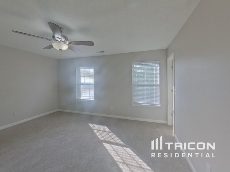 Building Photo - 1005 Aderley Oak Dr