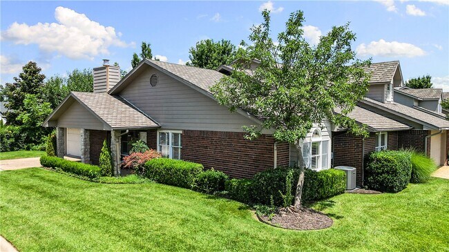 Building Photo - 2 S Prairie Dunes Dr