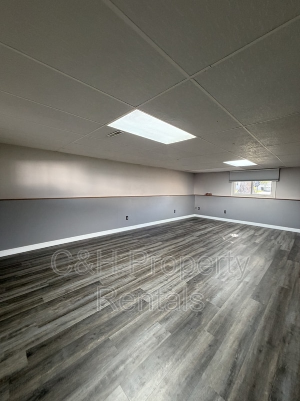 Building Photo - 1133 Minuteman St