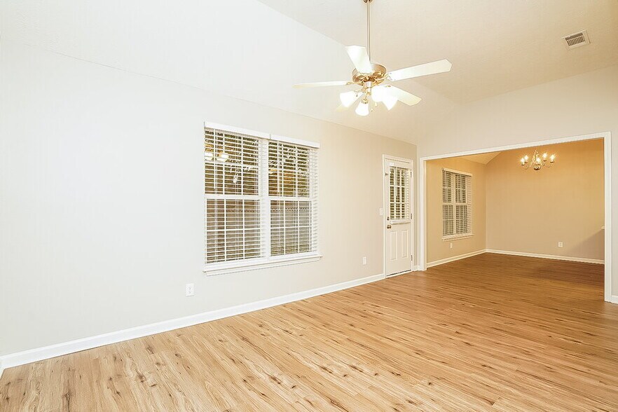 Building Photo - 152 Dreville Dr
