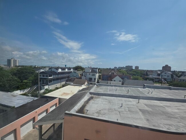 Building Photo - 6215 Ventnor Ave