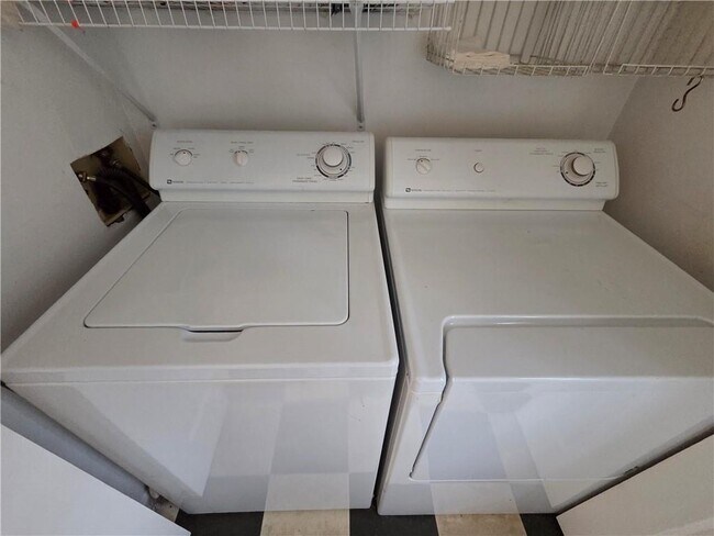 Building Photo - 8 Old Decatur Cir