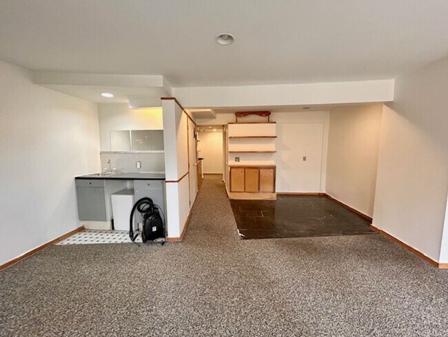 Building Photo - 9 Long Green Ct