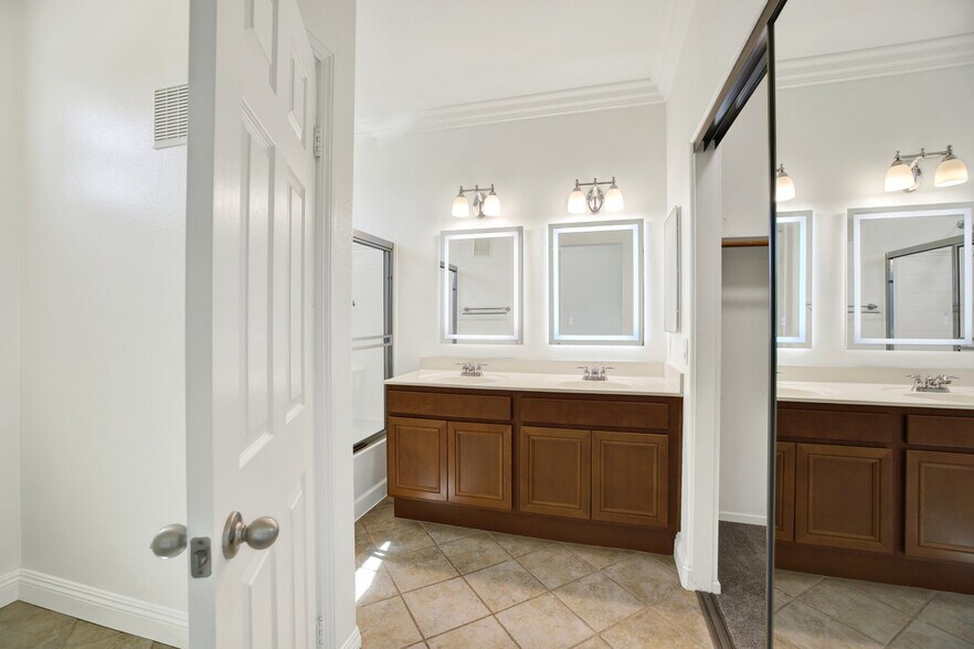Building Photo - 16915 Hutchins Landing