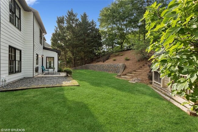 Building Photo - 230 Bluff Oak Dr