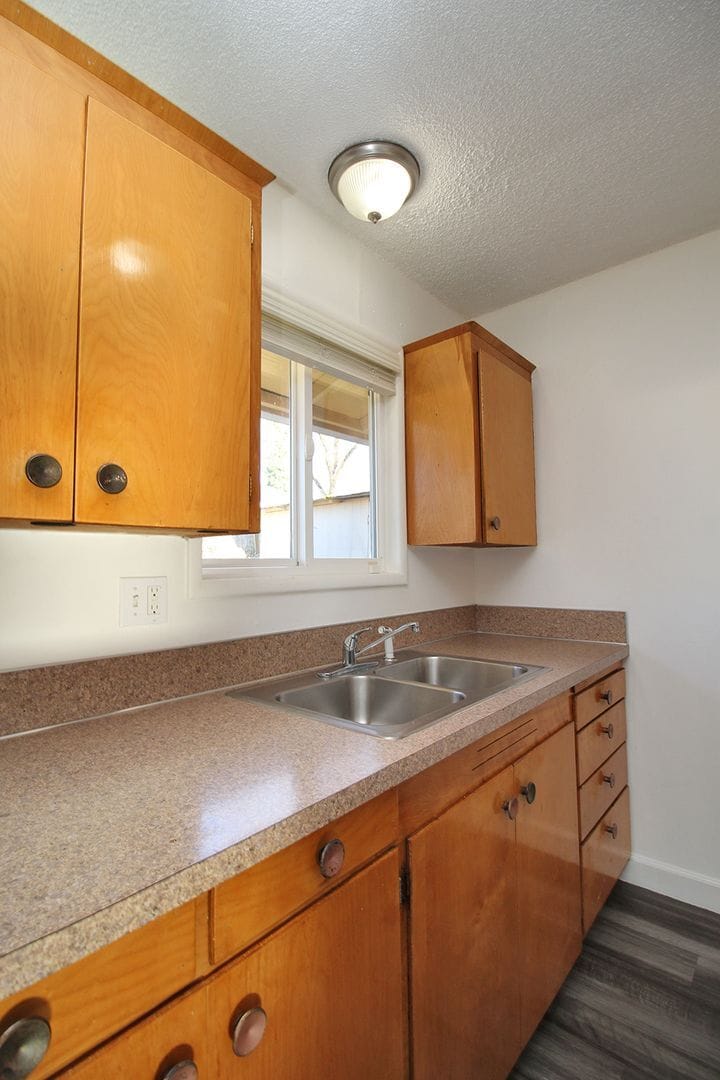 Building Photo - 6237-6239 SE Fern Ave