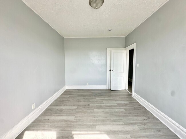 Building Photo - 94 Fairmount Terrace
