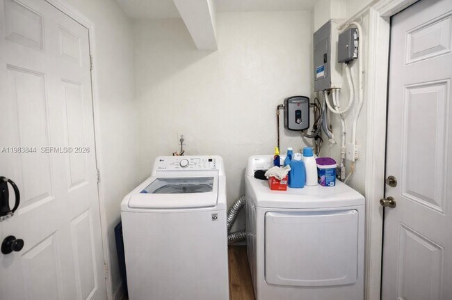 Building Photo - 19835 NE 11th Ct