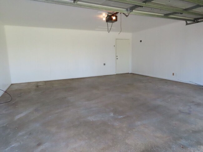 Building Photo - 11782 S Hillcreek Rd