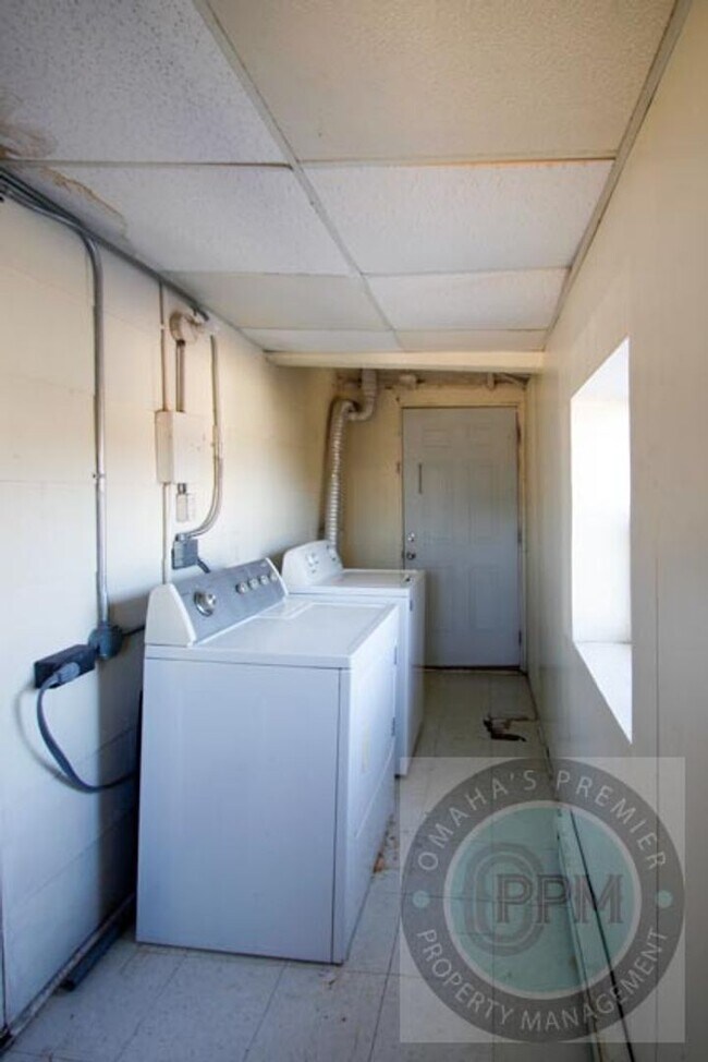 Building Photo - 4824 Webster St