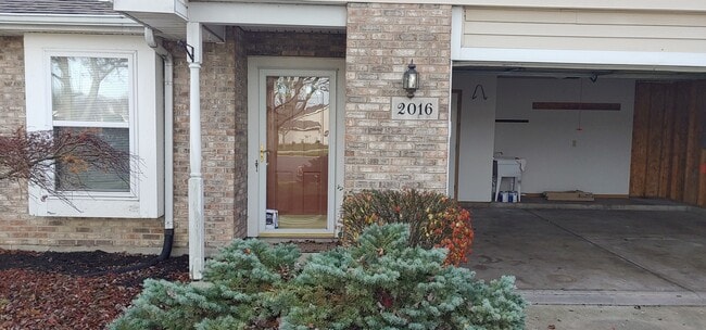 entry - 2016 Swallowtail Ct