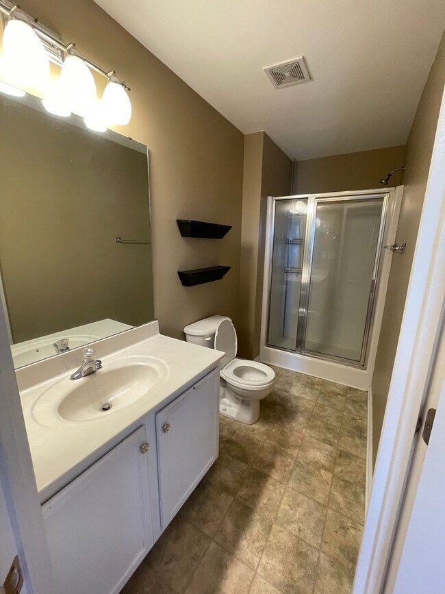 Building Photo - Hadley Commons 2 Bedroom 2.5 Bath Townhome