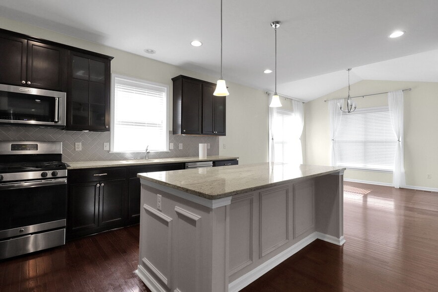 Building Photo - 6743 Palmetto Dr
