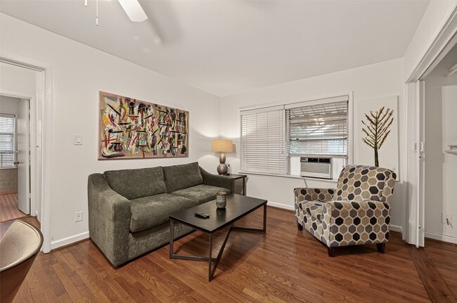 Building Photo - 2021 Southgate Blvd