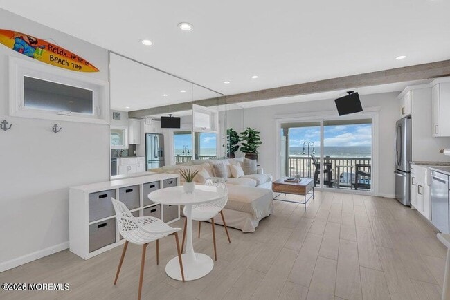 Building Photo - 903 Ocean Ave N