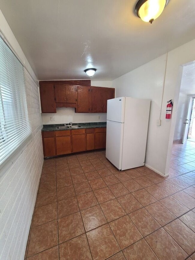 Building Photo - Amazing 1 bedroom 1 bathroom Available now!