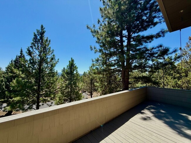 Building Photo - 4 Bedroom Home in Awbrey Butte Neighborhood – Unfurnished, Short Lease