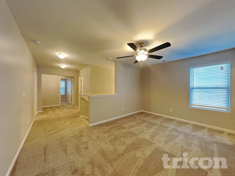 Building Photo - 805 Alta Wy