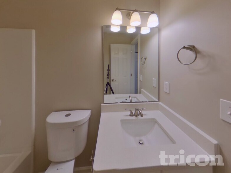 Building Photo - 237 Tea Olive Ave