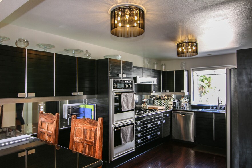Building Photo - 5323 Coldwater Canyon Ave