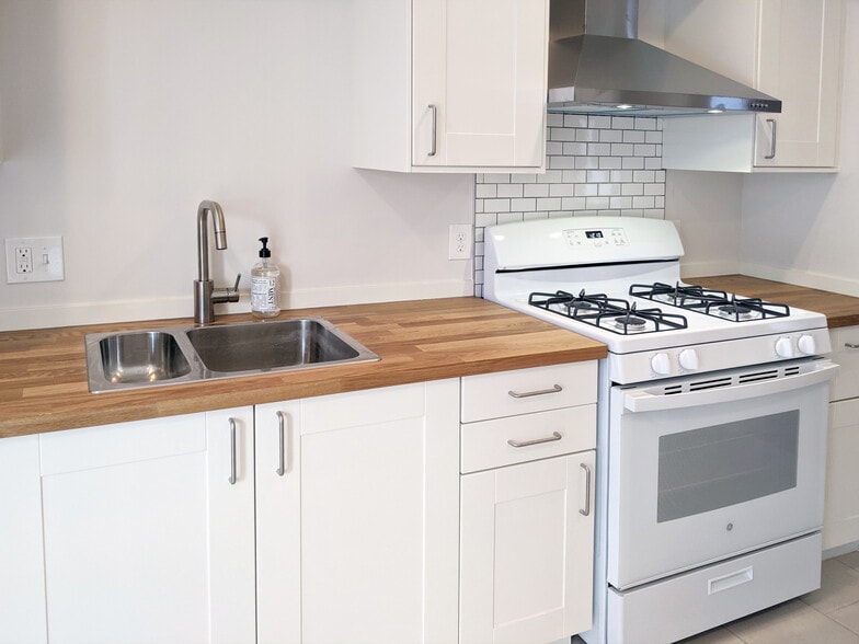 Building Photo - 3685 Bedford St