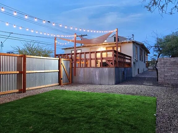 Building Photo - 1615 N Santa Rita Ave