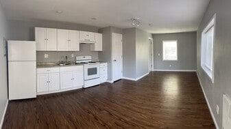 Building Photo - 3226 SE Rockwood St