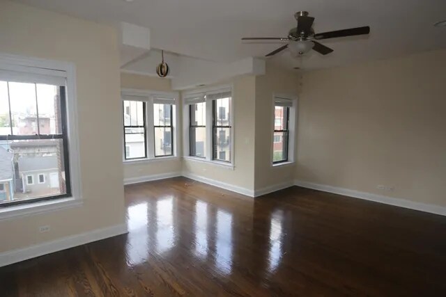Building Photo - 3710 N Wilton Ave